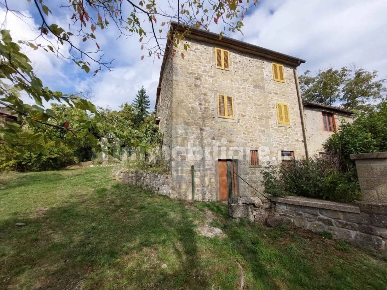 Villa de 4 dormitorios en Poppi, Italy No. 209364