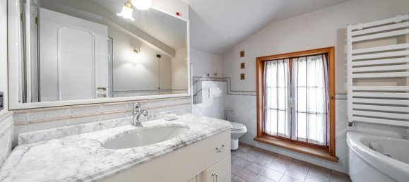 5 bedrooms Villa in Varano de' Melegari, Italy No. 206503 8