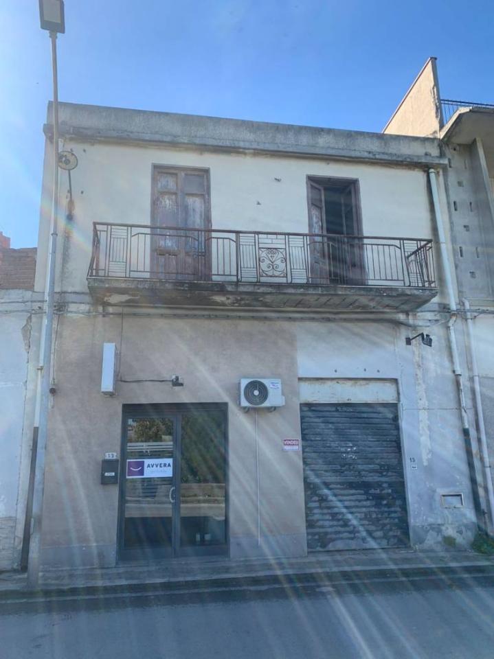 Дом с 6 комнатами в Паче дель Мела, Италия № 153924