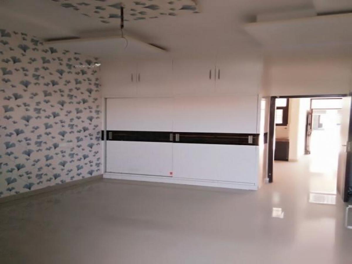 3 bedrooms House in Chandigarh, India No. 14931