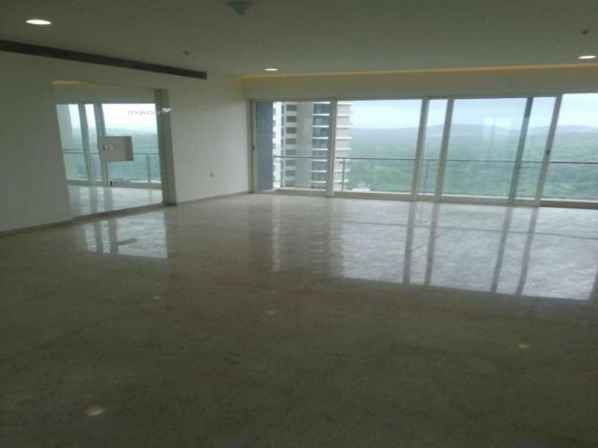 4 bedrooms House in Mumbai, India No. 15143