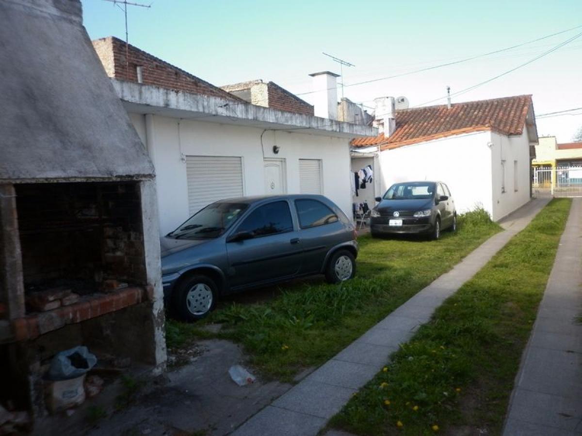 2 bedrooms House in Mar del Plata, Argentina No. 84123