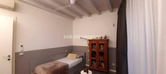 Квартира с 4 комнатами в Сирмионе, Италия № 17491 17