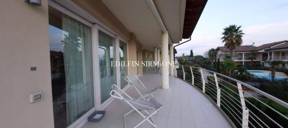 Квартира с 4 комнатами в Сирмионе, Италия № 17491 4