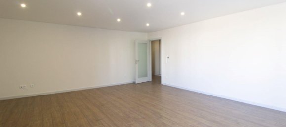 3 bedrooms Apartment in Porto, Portugal No. 130153 4