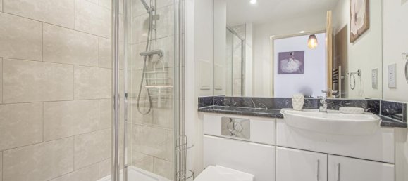 2 bedrooms Apartment in London, United Kingdom No. 7740 9