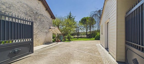 3 bedrooms House in Charente, France No. 335933 7