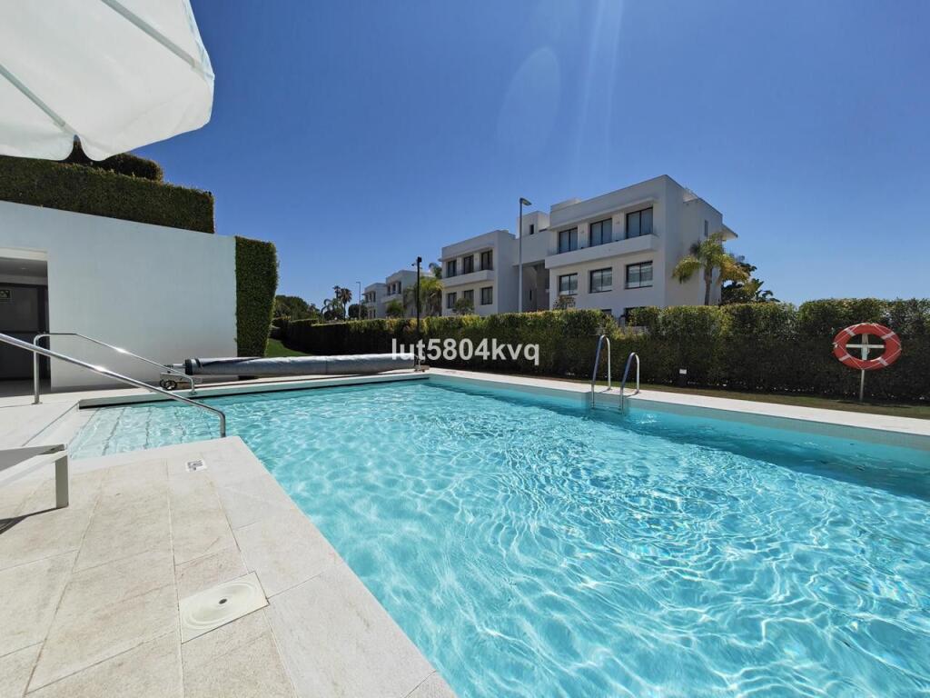 3 bedrooms Apartment in Estepona, Spain No. 202051