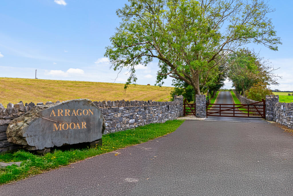 6 bedrooms House No. 12998