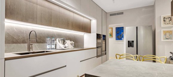 4 bedrooms Apartment in Milan, Italy No. 246642 6