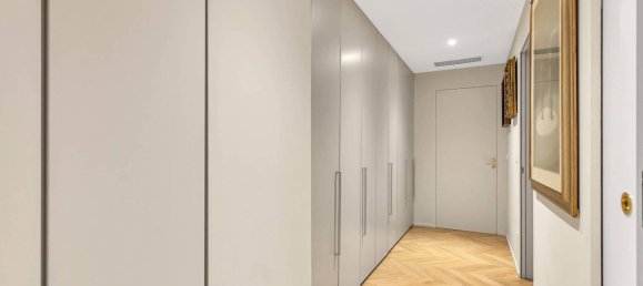 4 bedrooms Apartment in Milan, Italy No. 246642 16