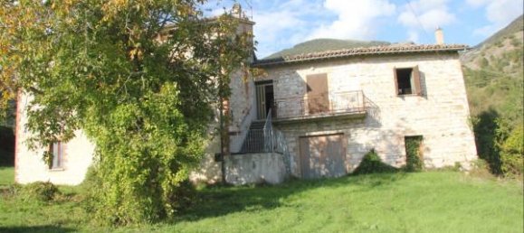 Дом с 6 комнатами в Костаччаро, Италия № 130897 6