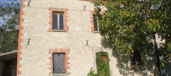 Дом с 6 комнатами в Костаччаро, Италия № 130897 3