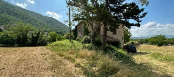 Дом с 6 комнатами в Костаччаро, Италия № 130897 20