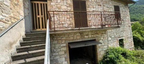 Дом с 6 комнатами в Костаччаро, Италия № 130897 13