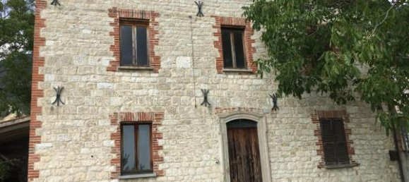 Дом с 6 комнатами в Костаччаро, Италия № 130897 15