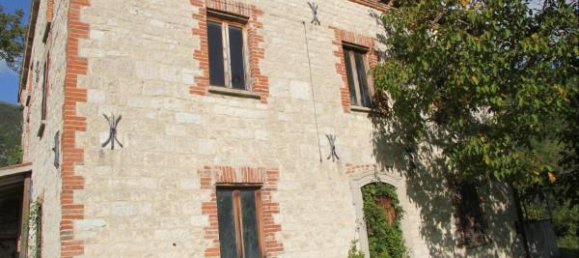 Дом с 6 комнатами в Костаччаро, Италия № 130897 2