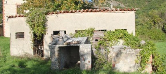 Дом с 6 комнатами в Костаччаро, Италия № 130897 9