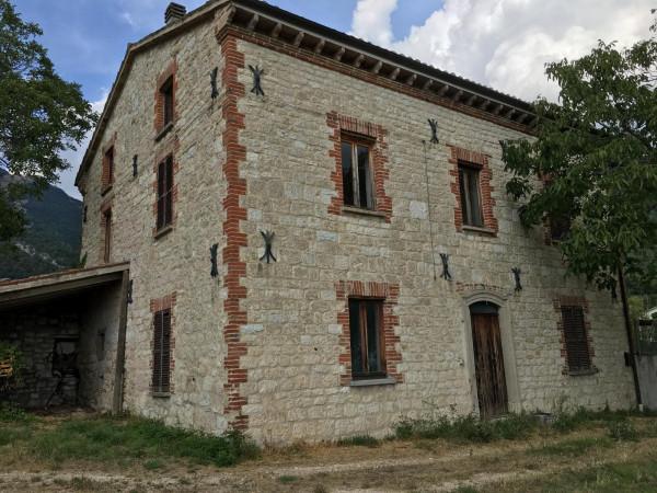 Дом с 6 комнатами в Костаччаро, Италия № 130897