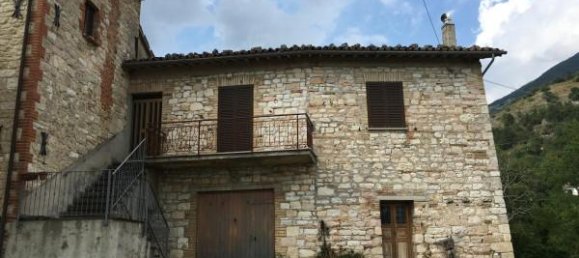 Дом с 6 комнатами в Костаччаро, Италия № 130897 14