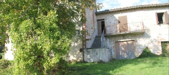 Дом с 6 комнатами в Костаччаро, Италия № 130897 5