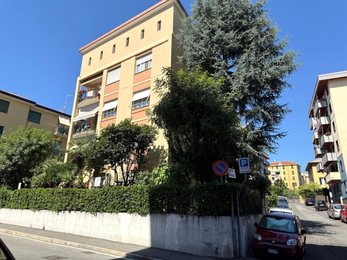 5 rooms Apartment in Savona, Italy No. 284322