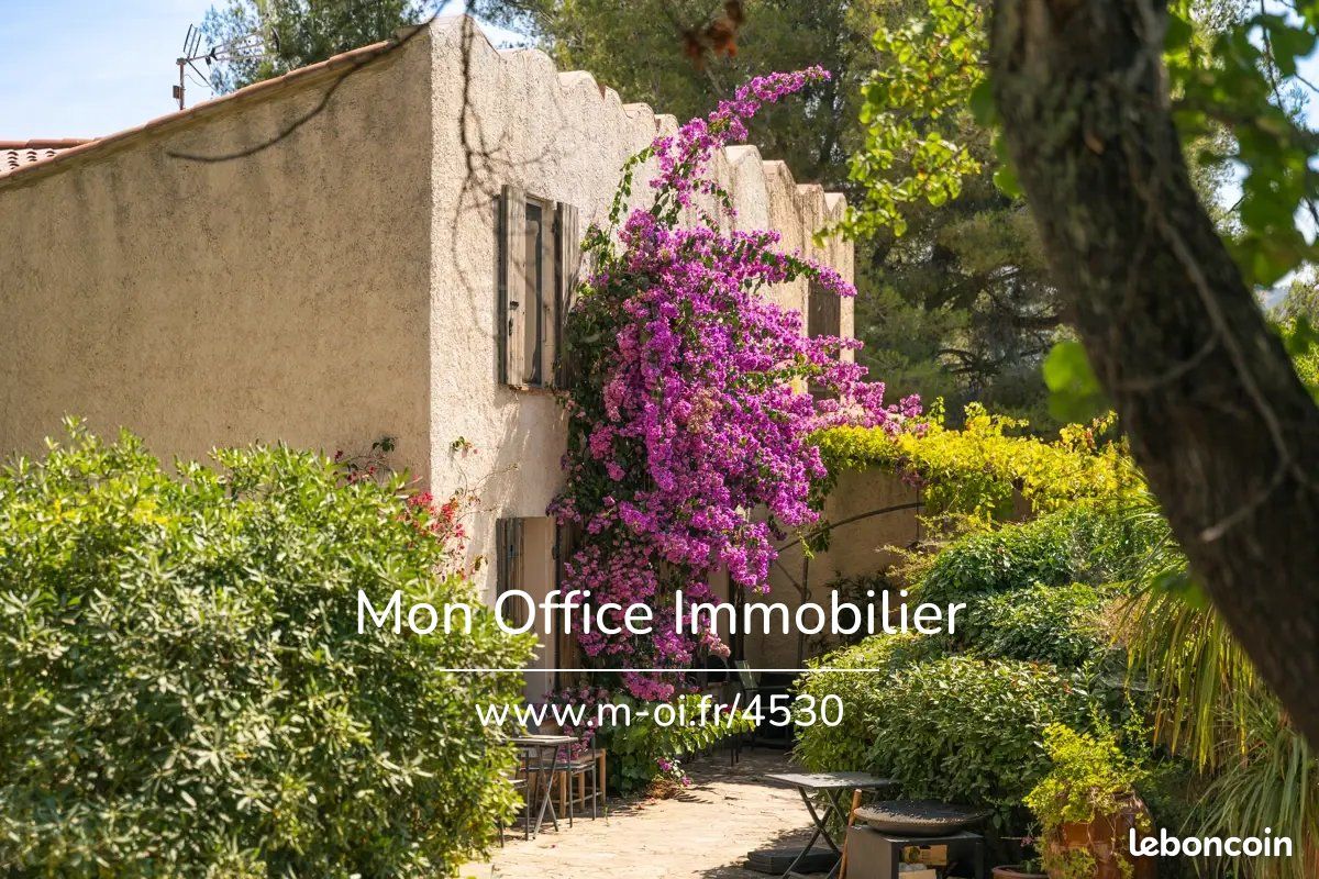 4 bedrooms Villa in Bandol, France No. 190881