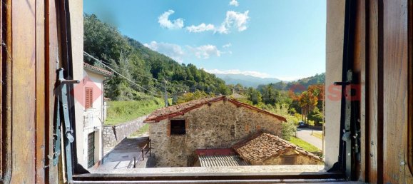 10 rooms House in Gallicano, Italy No. 237818 23