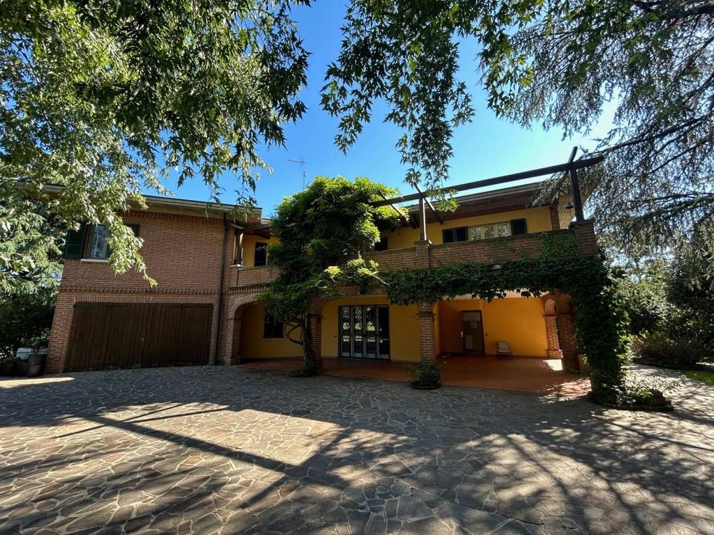 5 bedrooms Villa in Verolavecchia, Italy No. 392501