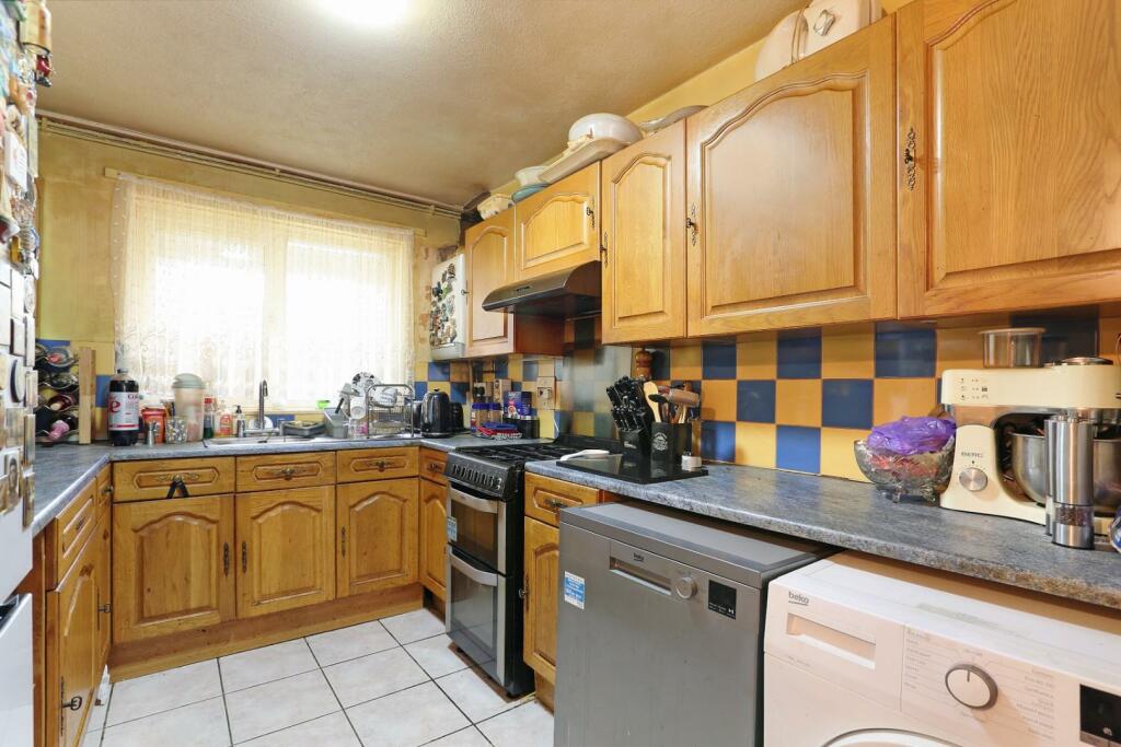 2 bedrooms Apartment in London, United Kingdom No. 12437