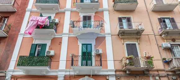 Квартира с 3 спальнями в Бари, Италия № 321672 5