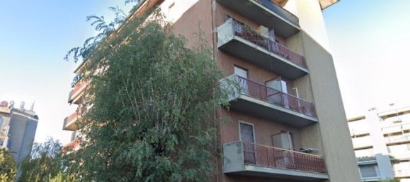 4 rooms Apartment in Bergamo, Italy No. 4890 3