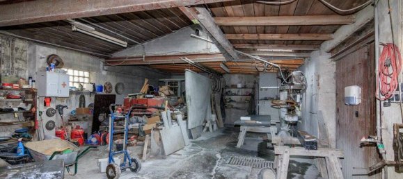 6 rooms Building in Hof, Germany No. 155685 4