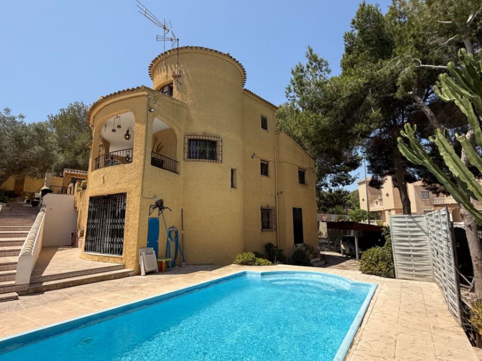 6 bedrooms Villa in Alicante, Spain No. 176051