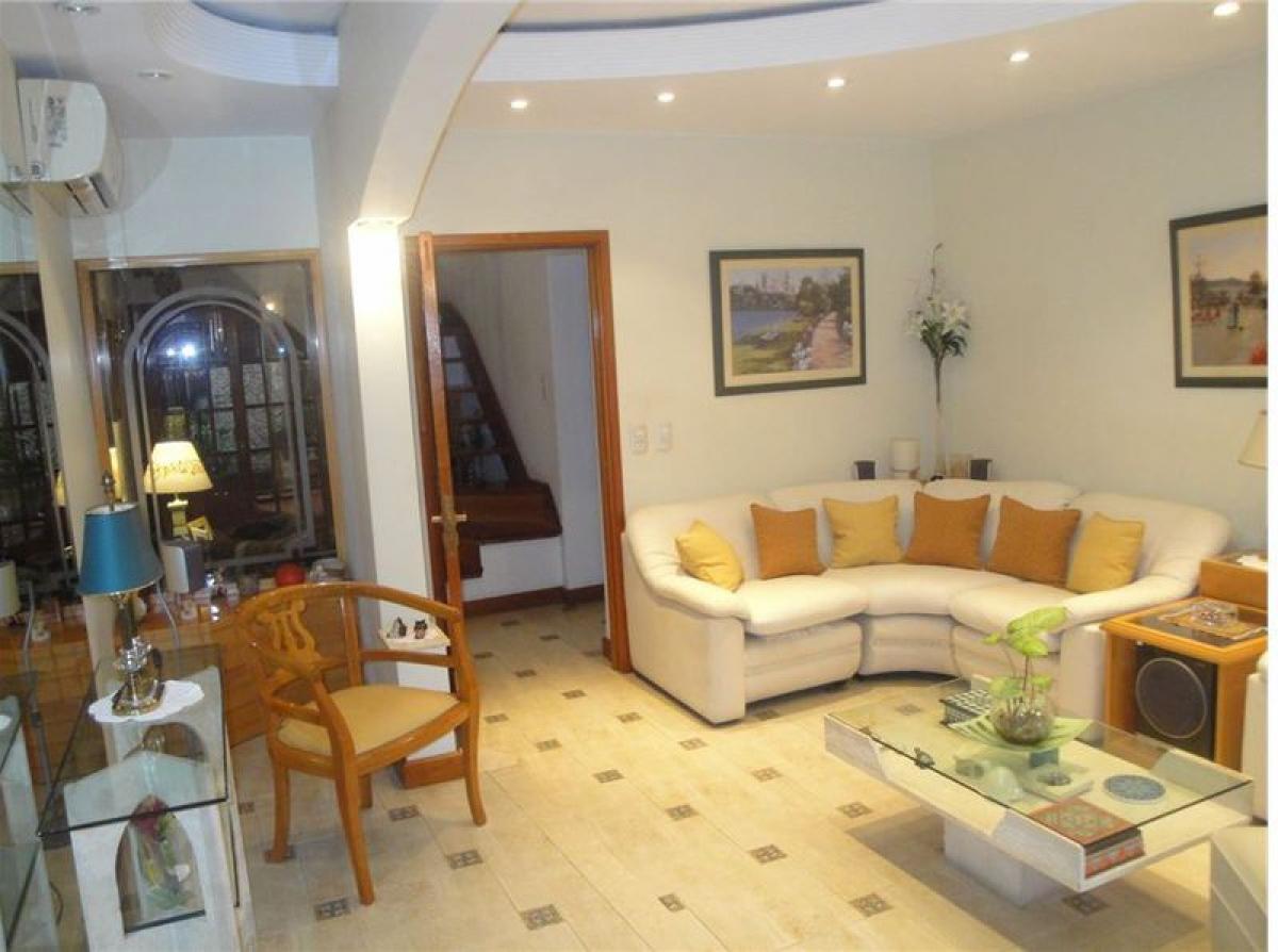 3 Schlafzimmer Haus in Lanus, Argentina, Nr. 18356