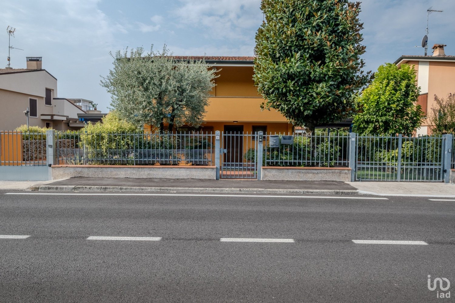 4 bedrooms Villa in Castiglione delle Stiviere, Italy No. 349832