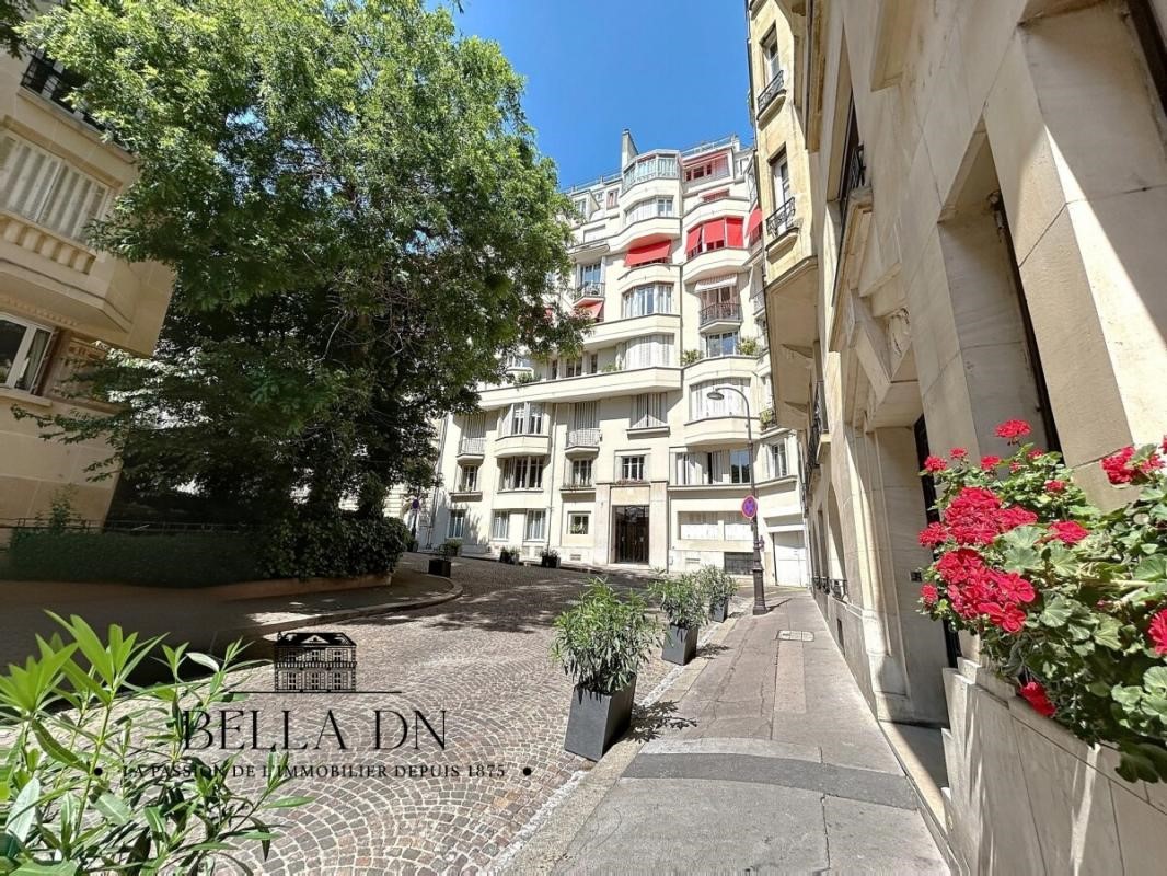 3 bedrooms Duplex in Paris, France No. 347900