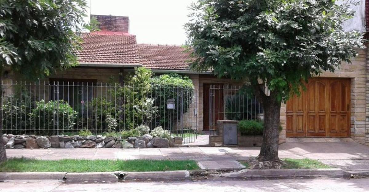 3 Schlafzimmer Haus in Moron, Argentina, Nr. 6888