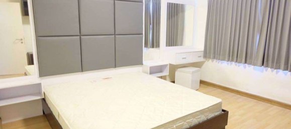 Casa de 3 dormitorios en Phra Khanong, Thailand No. 9837 9