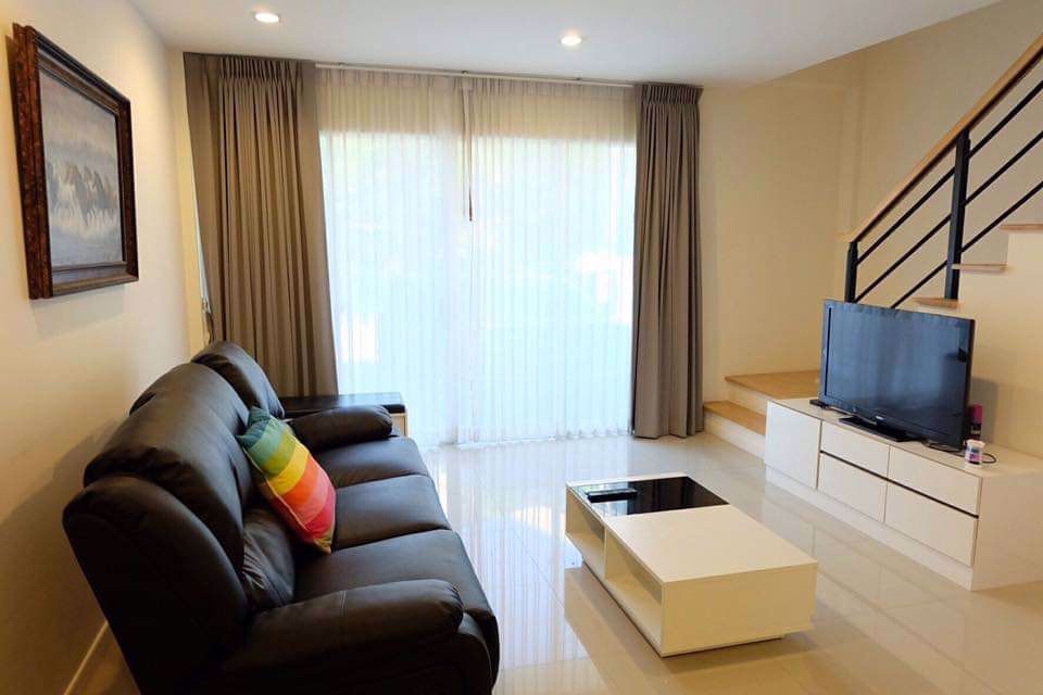 Casa de 3 dormitorios en Phra Khanong, Thailand No. 9837