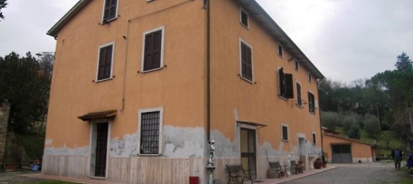 Studio in Chiusi, Italy No. 1489 10