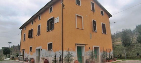 Studio in Chiusi, Italy No. 1489 3