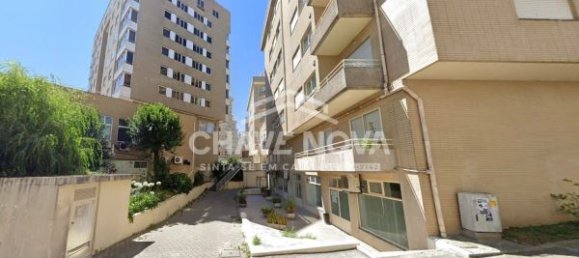 92m² Commercial property in Vila Nova de Gaia, Portugal No. 37550 3