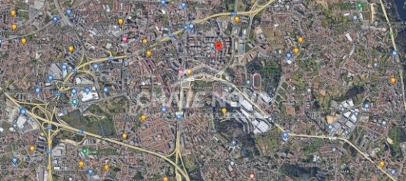 92m² Commercial property in Vila Nova de Gaia, Portugal No. 37550 4