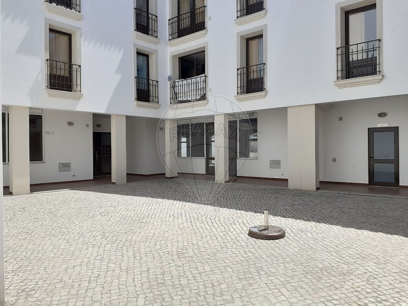 Коммерческая недвижимость 256м² в Аленкер, Португалия № 304856