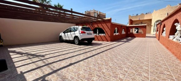 3 bedrooms House in Torrevieja, Spain No. 188717 3