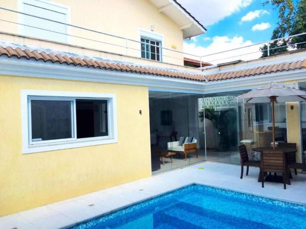 Casa de 4 dormitorios en Sao Paulo, Brazil No. 467395