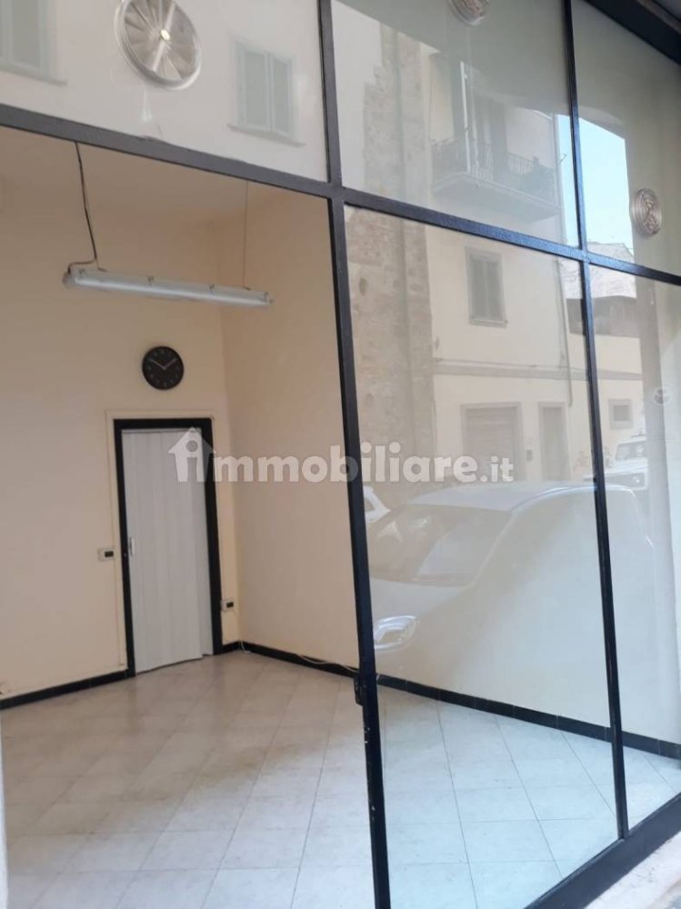 22m² Warehouse in Livorno, Italy No. 270754