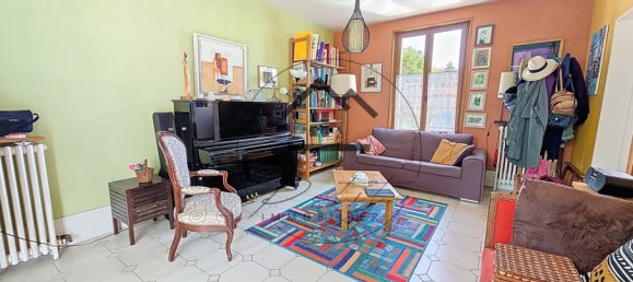 3 bedrooms House in Mello, France No. 357705 3