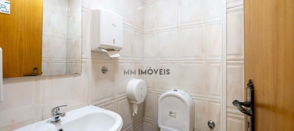 322m² Building in Porto, Portugal No. 145275 25